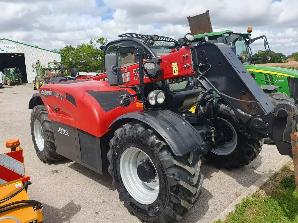 E-FARM: Case IH 742 - Телескопичен товарач - id JVTDSVT - 77 000 € - Година на построяване: 2021 - Мощност на двигателя (HP): 130,Франция
