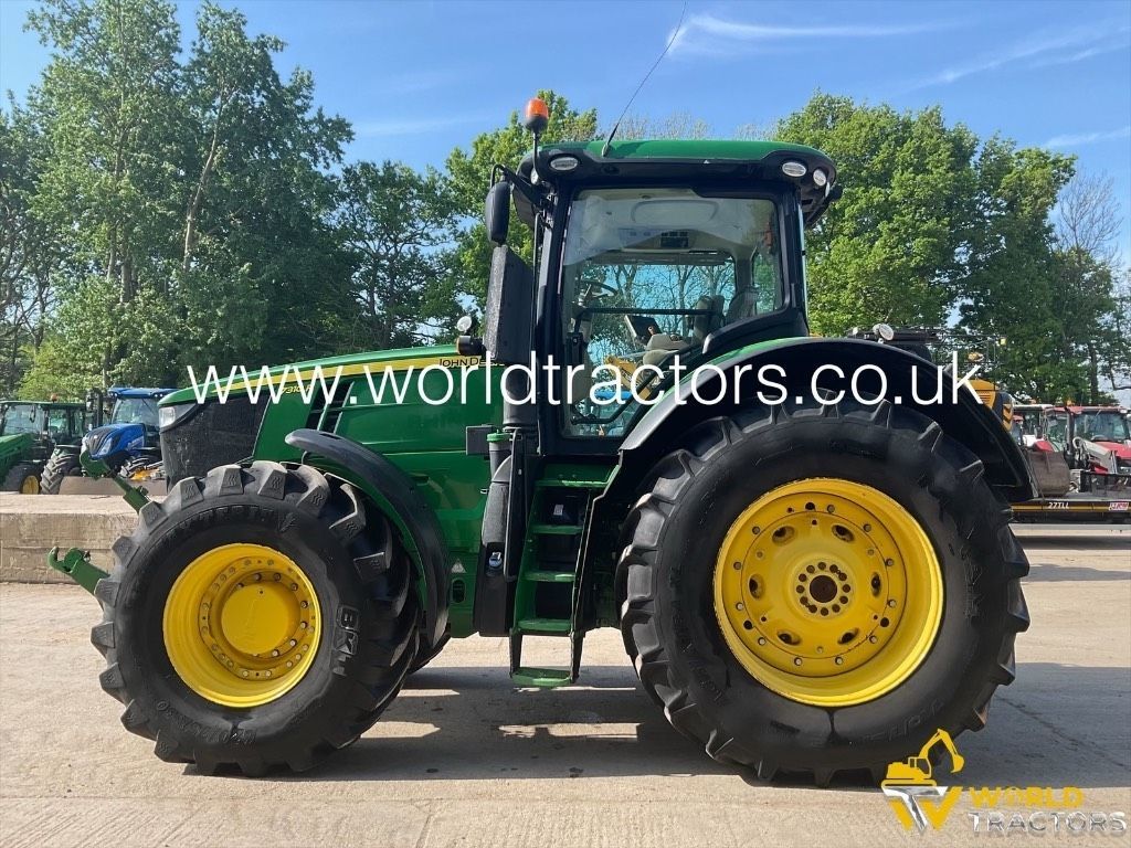 John Deere 7310 R Trattore 84.121 €