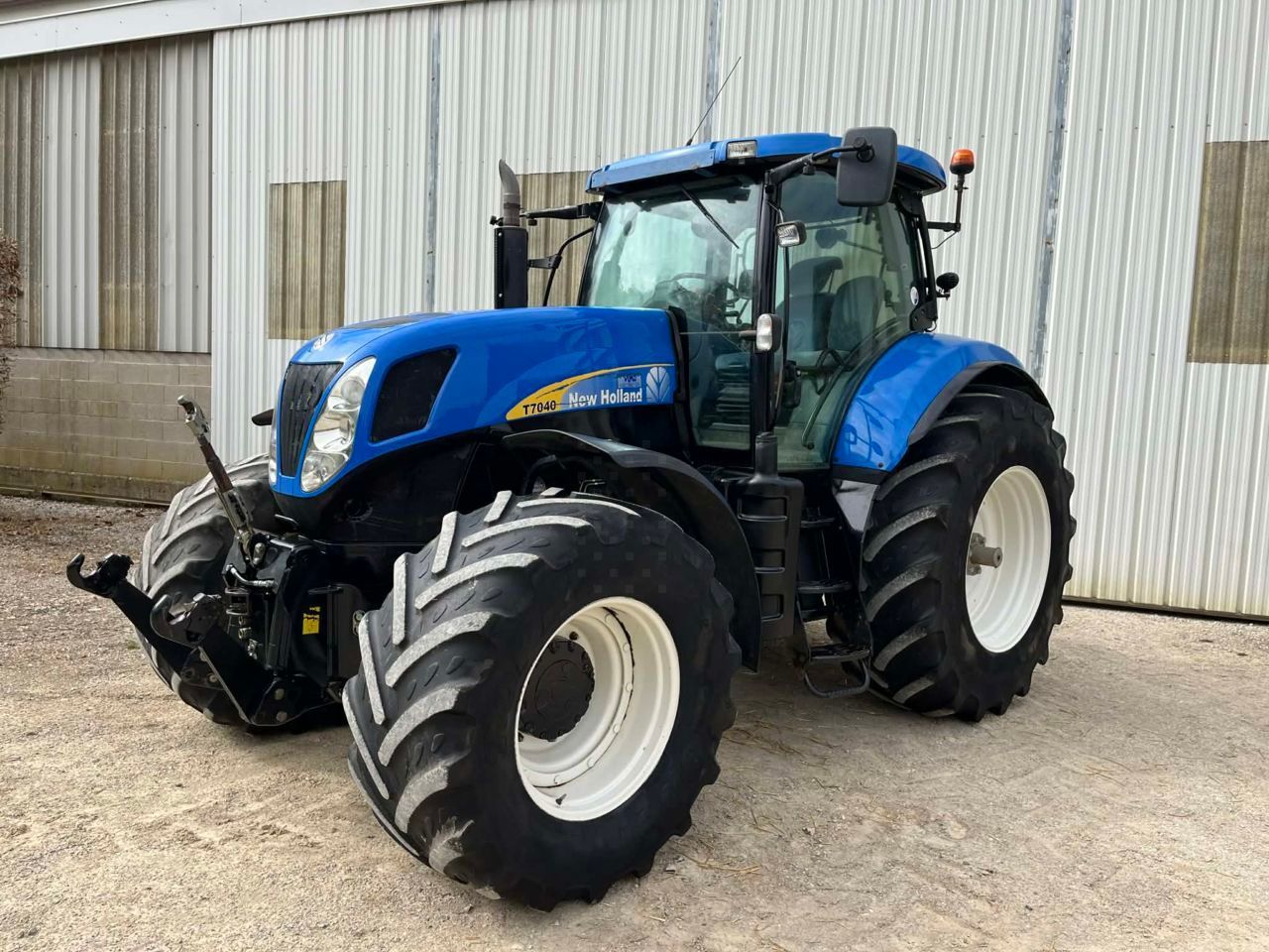 New Holland T 7040 Traktor 37 500 €