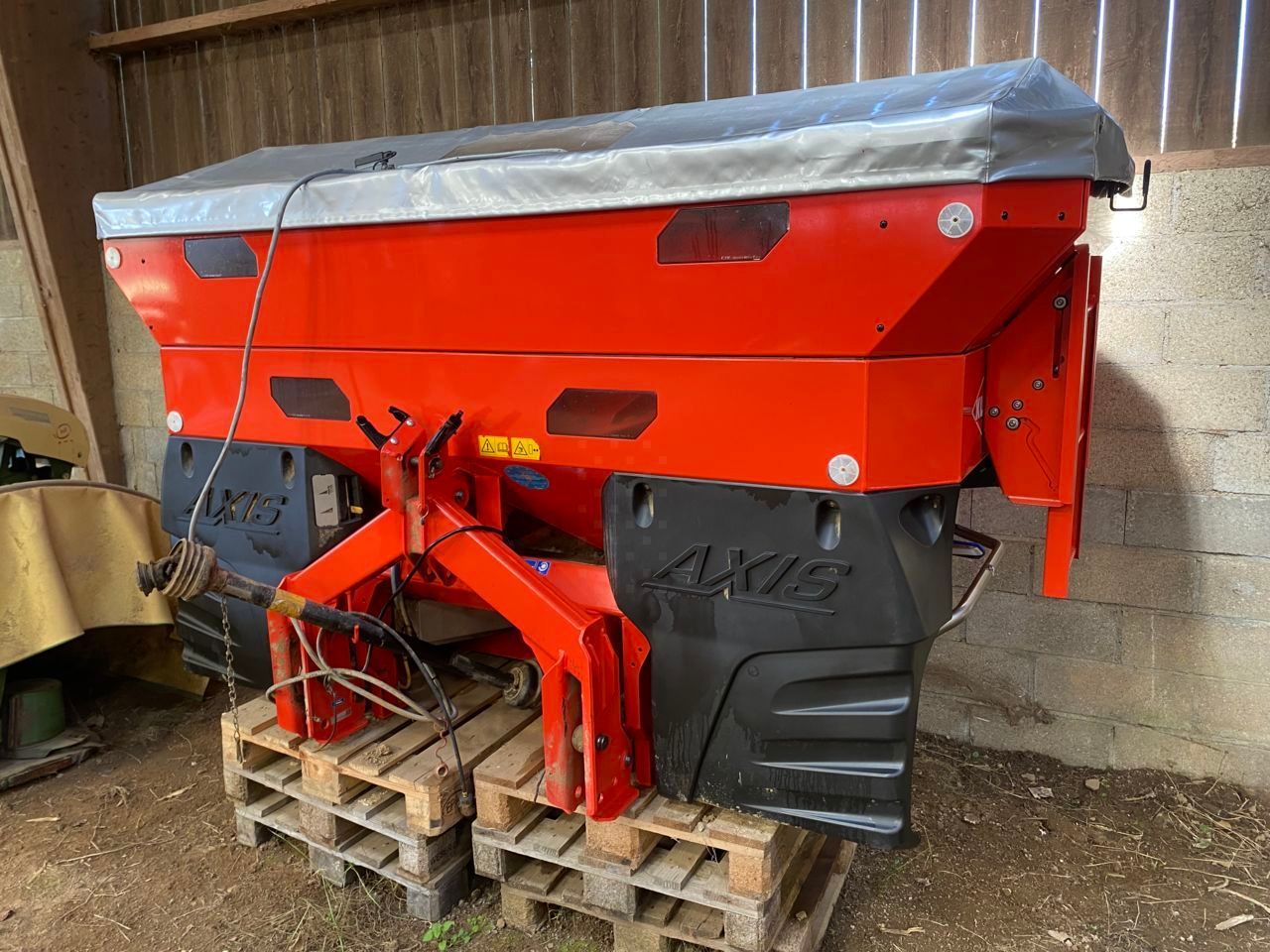 E-FARM: Kuhn axis-m 40.2 w - Esparcidor de abono - id PISSHWQ - 12.000 € - Año: 2016 - Francia