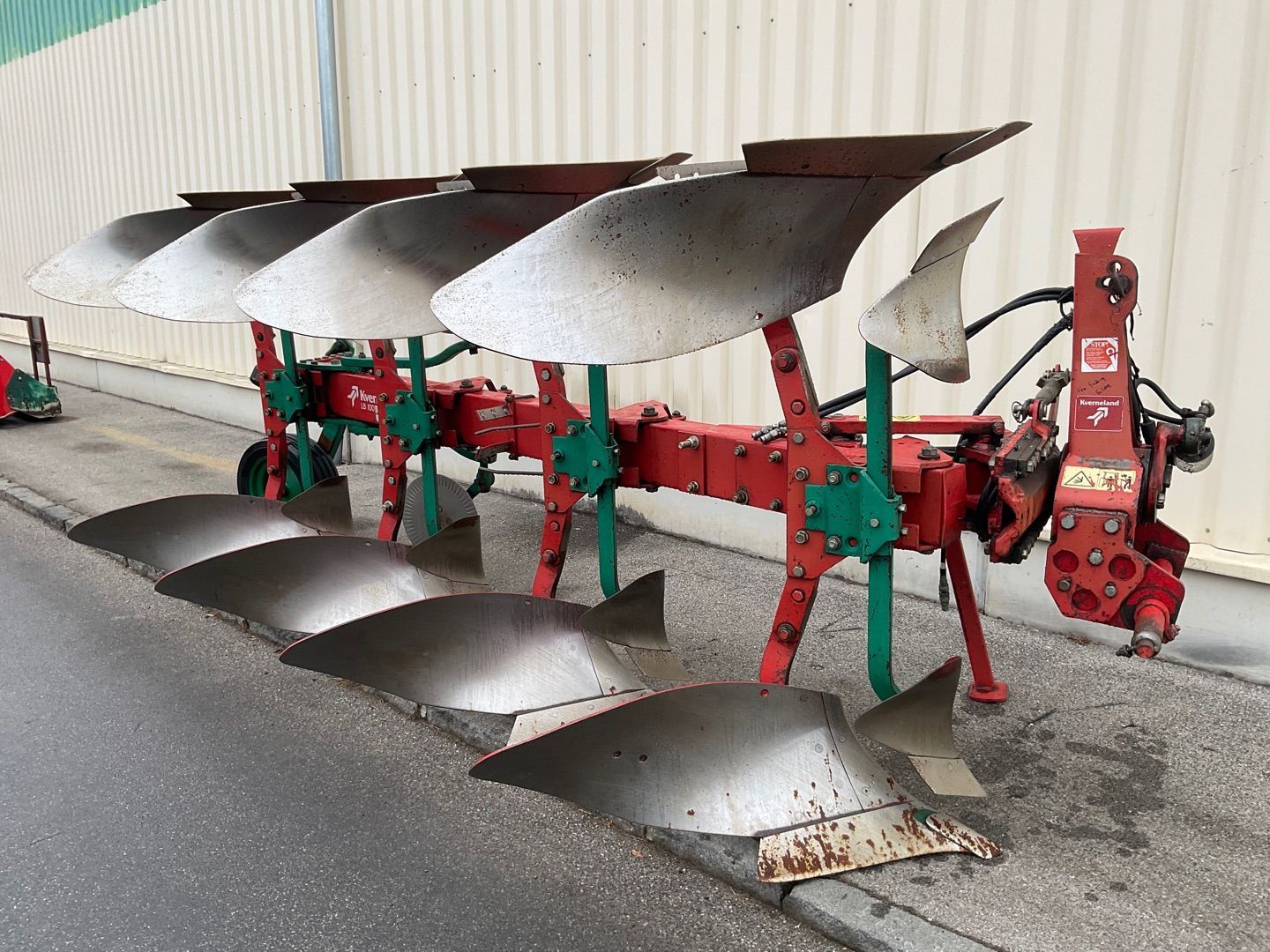 E-FARM: Kverneland LB 100-160 4-sch. - Plug - id AQRVAFT - 11.416 EUR - Anul: 1996 - Austria