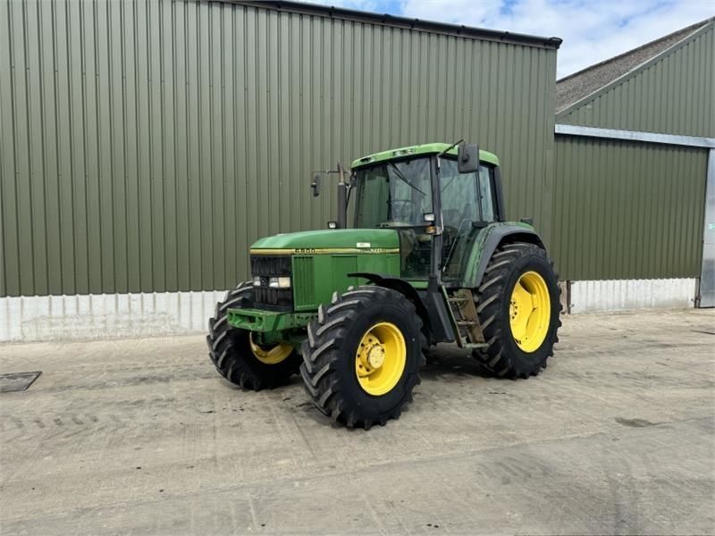 E-FARM: John Deere 6800 - Tractor - id CCZAQUW - 22.472 EUR - Anul: 1995 - Citeste ore: 10.432,Muterea motorului: 120,Regatul Unit