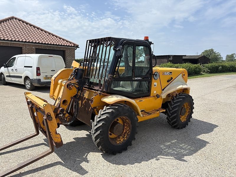 E-FARM: JCB 520/50 agri - Chargeur télescopique  - id KWSWWHX - 19 588 € - Année: 2011 - Lecture du nombre d'heure: 3 592,Royaume-Uni