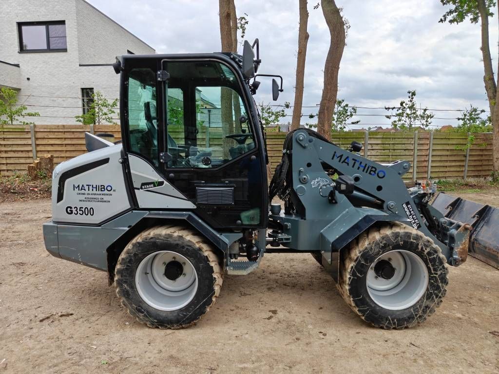 Giant G3500 Încărcător cu direcție compactă 48.000 EUR