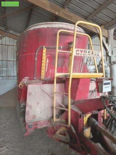 E-FARM: Gyrax 140f - Mixer feeder - id 7CZSVHB - €7,950 - Year of construction: 2012 - France