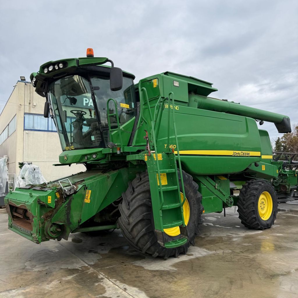 John Deere T 560i Combine harvester €100,000