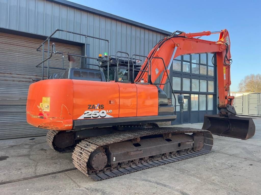 Hitachi zx 250 lc-6 Excavadora de orugas 63.589 €
