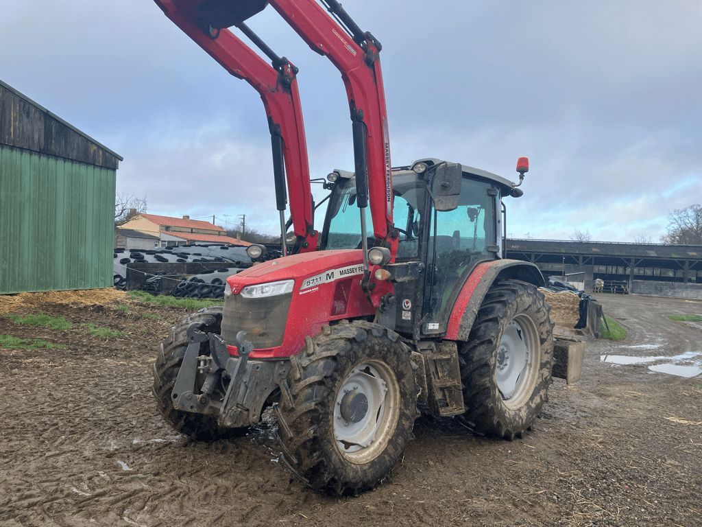 Massey Ferguson 5711 M Traktor