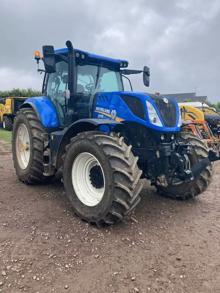 E-FARM: New Holland T7.215 S - Tracteur - id RTHTDXG - 117 500 € - Année: 2023 - Lecture du nombre d'heure: 454,France