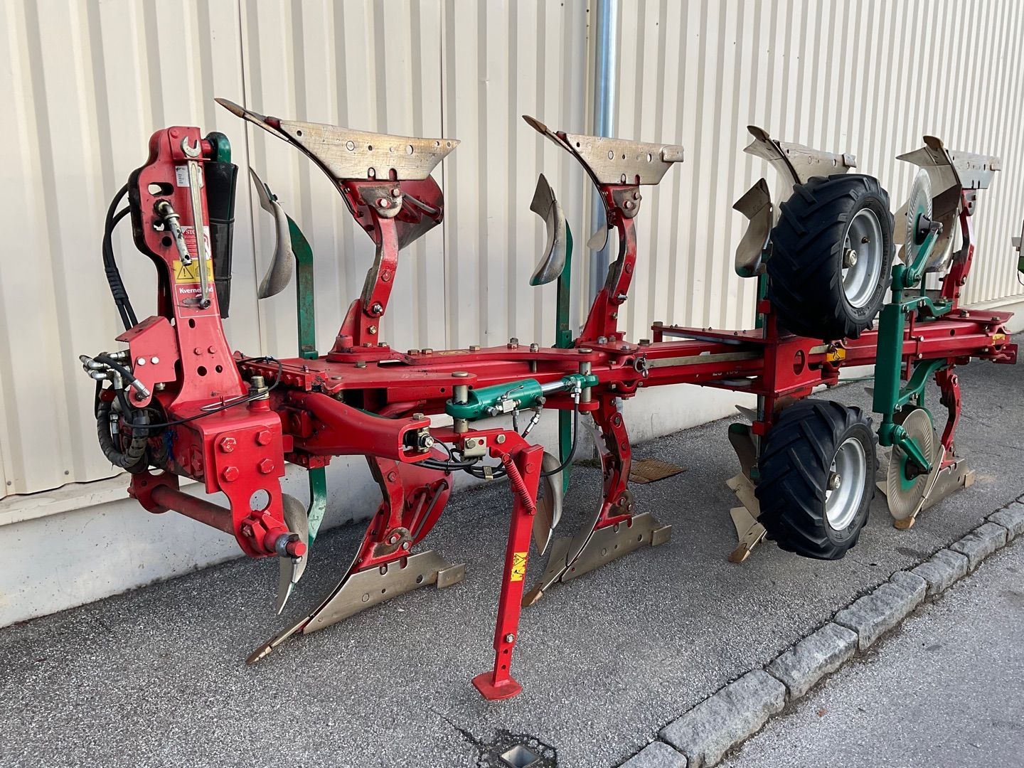 E-FARM: Kverneland LS 100 - Plough - id WXXN82Y - €13,250 - Year of construction: 2014 - Austria