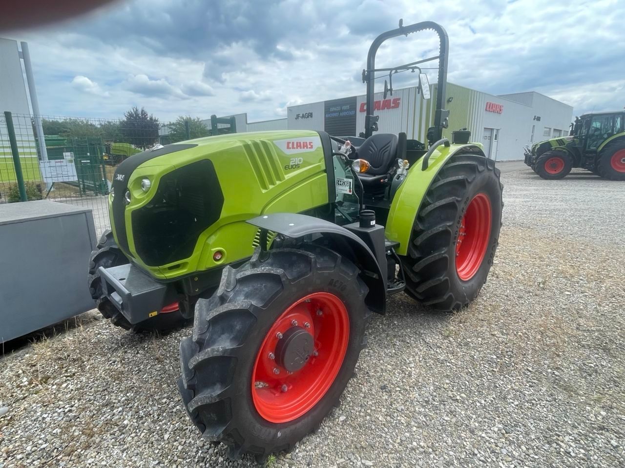 E-FARM: Claas Elios 210 - Traktor - id 9JGJAD3 - 46.500 € - Baujahr: 2024 - Abgelesene Motorstunden: 18,Motorleistung (PS): 75,Frankreich