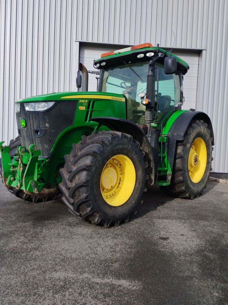 E-FARM: John Deere 7210 R - Tractor - id RIII9CF - €59,000 - Year of construction: 2015 - Engine hours: 8,500,Engine power (HP): 210,France