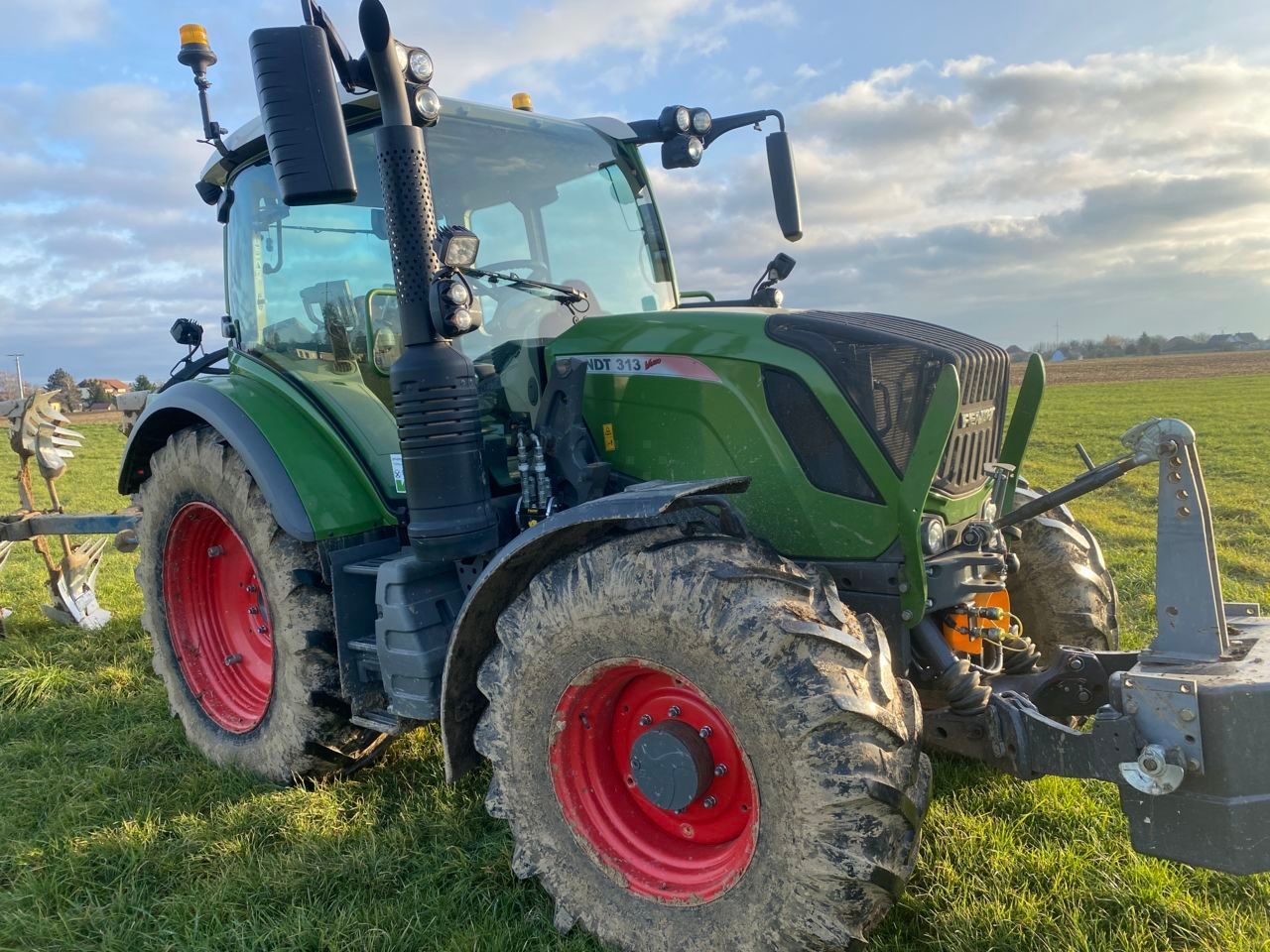 E-FARM: Fendt 313 Vario ProfiPlus - Traktor - id CQBKHQ8 - 74.000 € - Baujahr: 2019 - Abgelesene Motorstunden: 4.200,Motorleistung (PS): 135,Frankreich