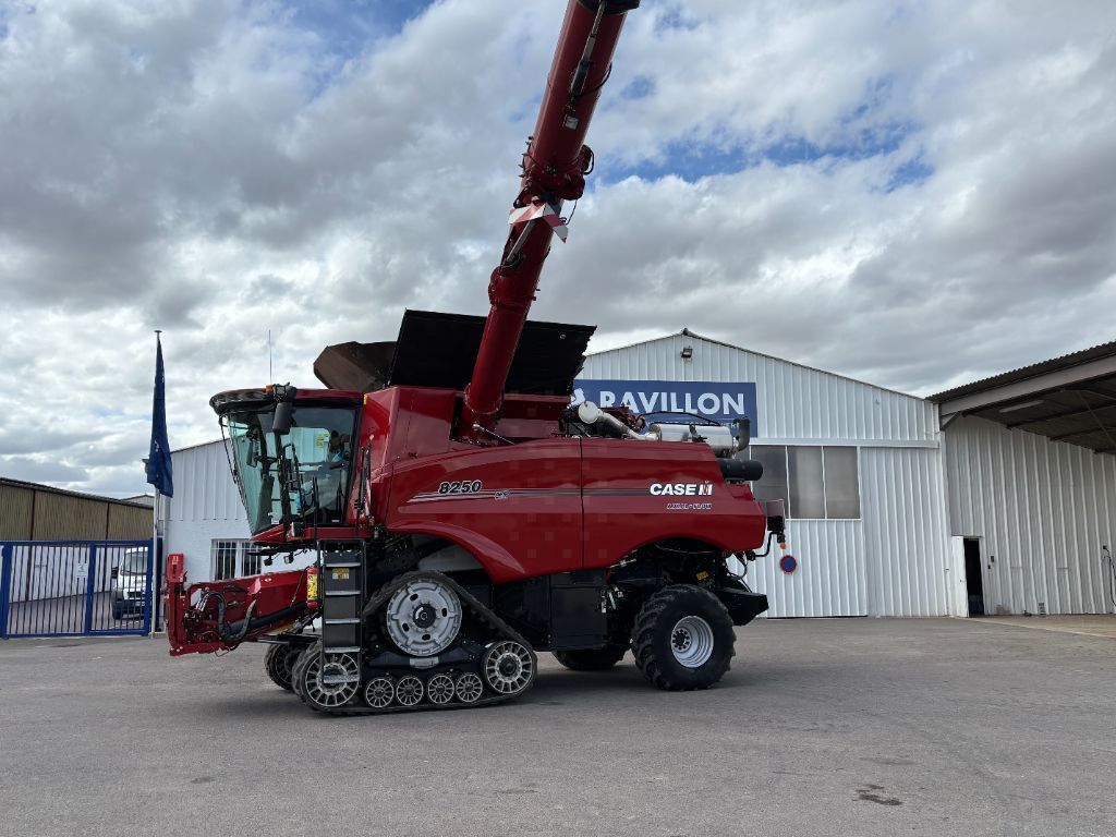 Case IH Axial Flow 8250 Combine harvester €290,000