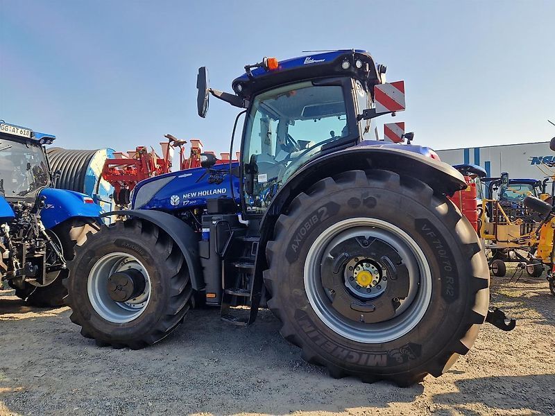 New Holland T7.300 AC Tractor €185,000