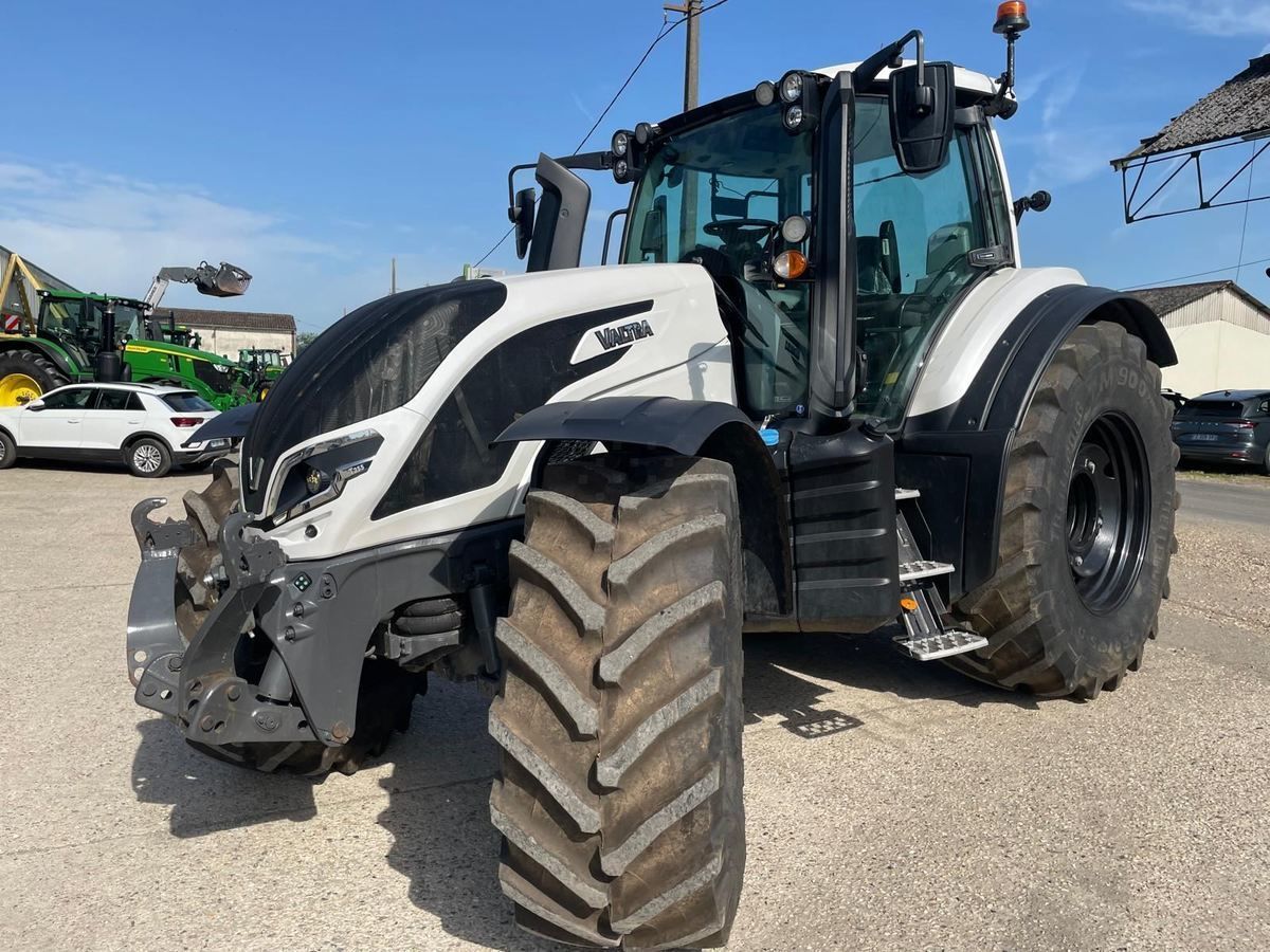 Valtra T 255 Tractor €125,000