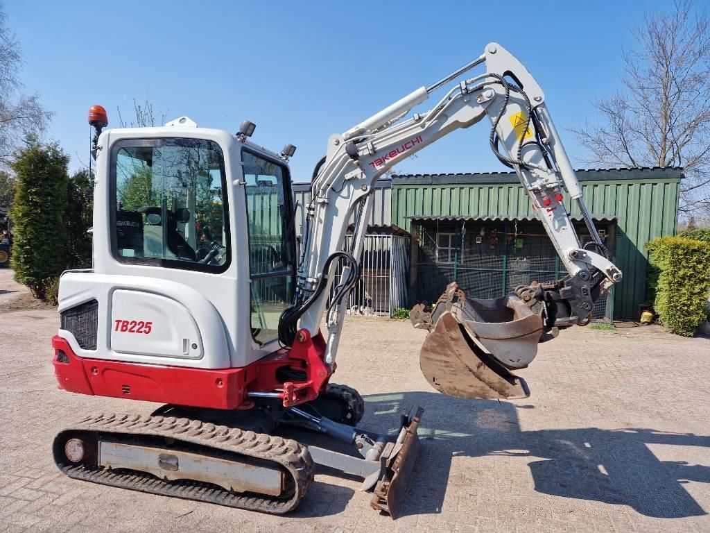 Takeuchi tb225 powertilt Mini-pelle 27 750 €