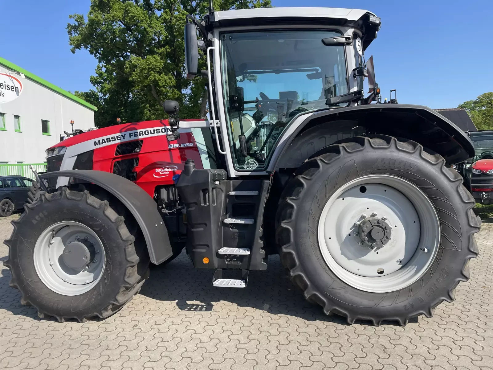 E-FARM: Massey Ferguson 8S.265 Exclusive - Tracteur - id FDD54WF - 189 000 € - Année: 2024 - Lecture du nombre d'heure: 3,Puissance du moteur (chevaux): 265,Allemagne