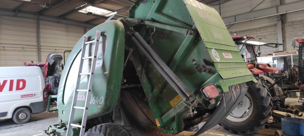E-FARM: McHale V 640 - Ballenpresse - id CXFKXAF - 16.000 € - Baujahr: 2015 - Ballenanzahl: 30.000,Frankreich