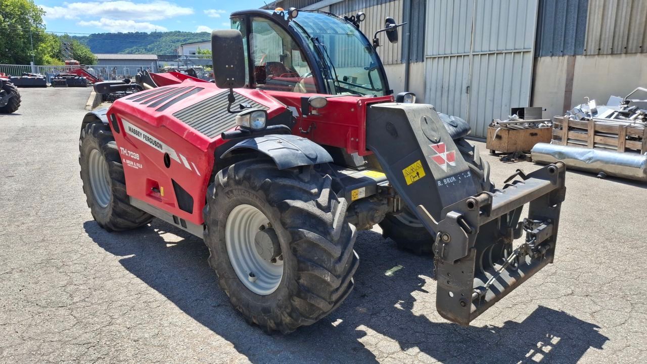 E-FARM: Massey Ferguson th 7038 - Chargeur télescopique  - id 3N7EEXB - 58 000 € - Année: 2019 - Lecture du nombre d'heure: 2 765,France