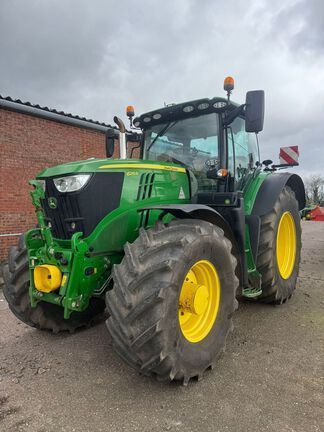 John Deere 6215 R Tractor €149,614
