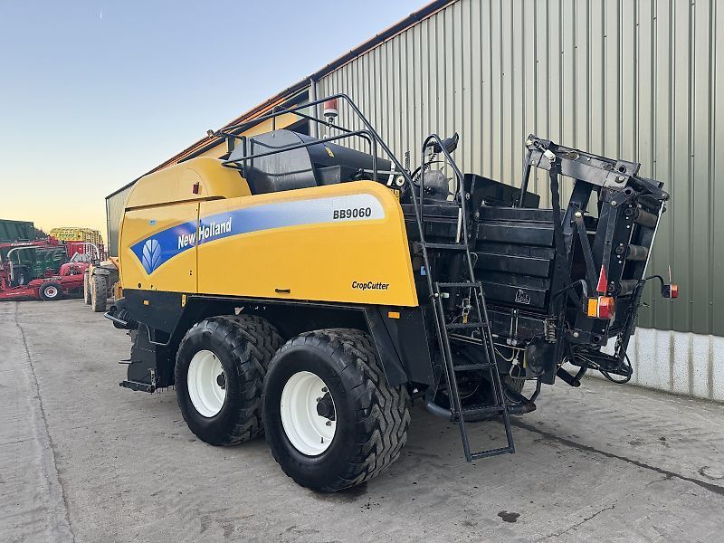 E-FARM: New Holland bb9060 baler - Empacadora - id 9IPSWCU - 32.218 € - Año: 2009 - Reino Unido
