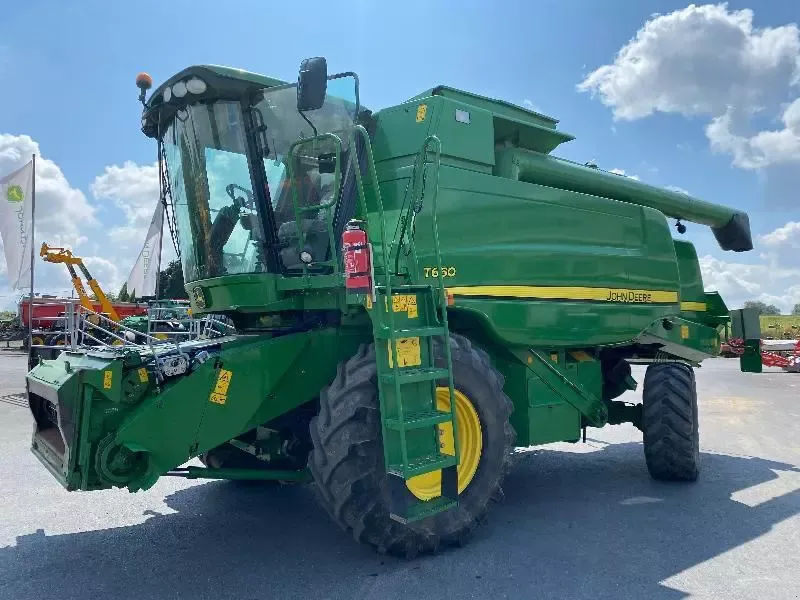 E-FARM: John Deere T 660 - Cosechadora - id 4IKQZYL - 118.000 € - Año: 2008 - Francia