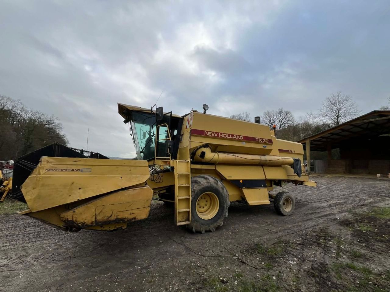 New Holland TX 32 Kombajn zbożowy 15 000 €