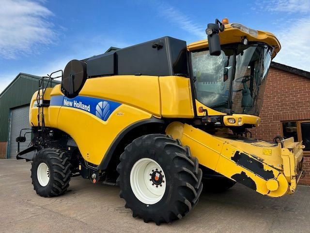 New Holland CX 8060 Kombajn zbożowy