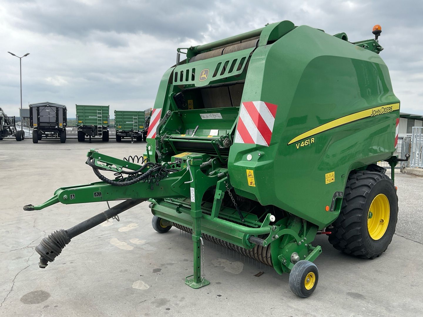 E-FARM: John Deere V461R - Presă de balotat - id BGCFAWZ - 42.389 EUR - Anul: 2018 - Numărul total de baloți produși: 26.391,Austria