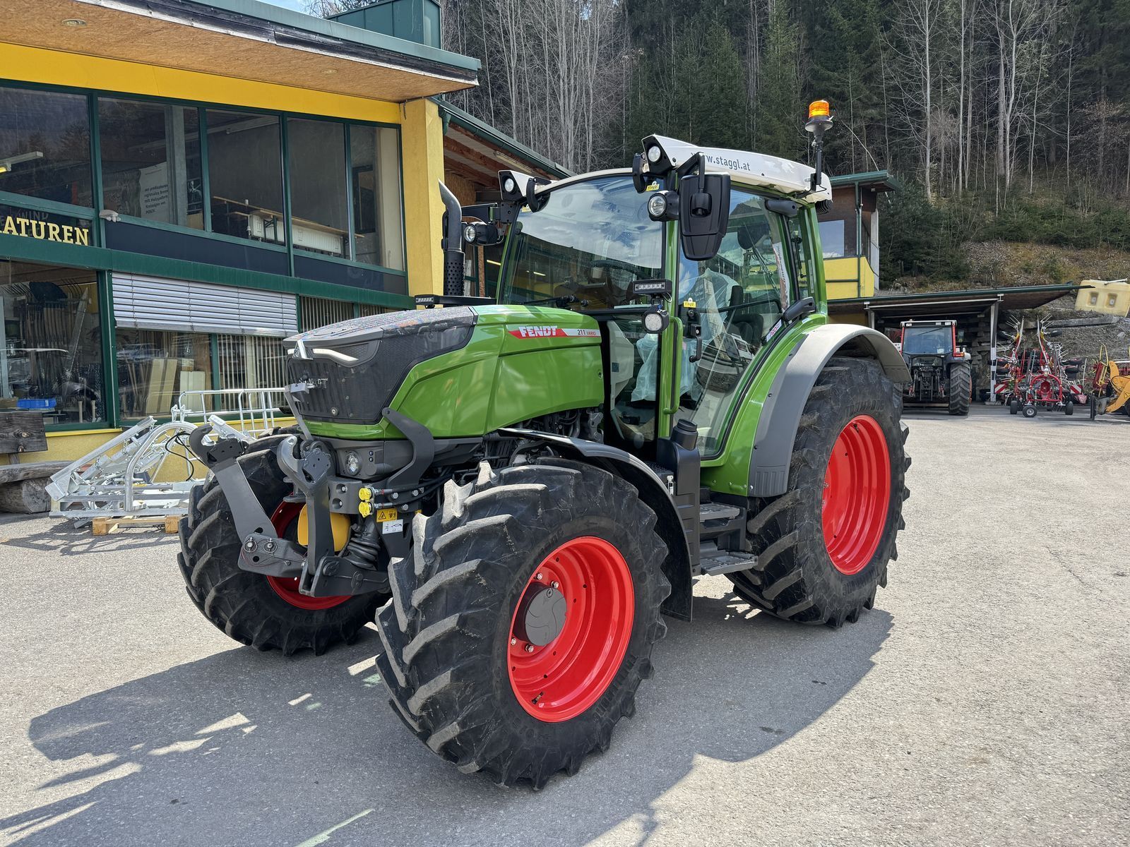 Fendt 211 Vario Trattore