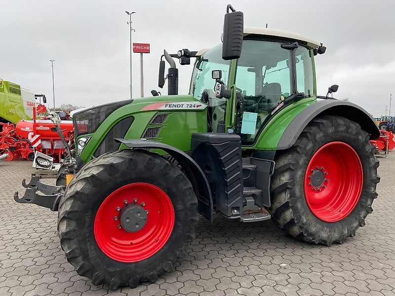 E-FARM: Fendt 724 Vario ProfiPlus - Traktor - id LP7NIJS - 109.000 € - Baujahr: 2017 - Abgelesene Motorstunden: 5.380,Motorleistung (PS): 240,Deutschland