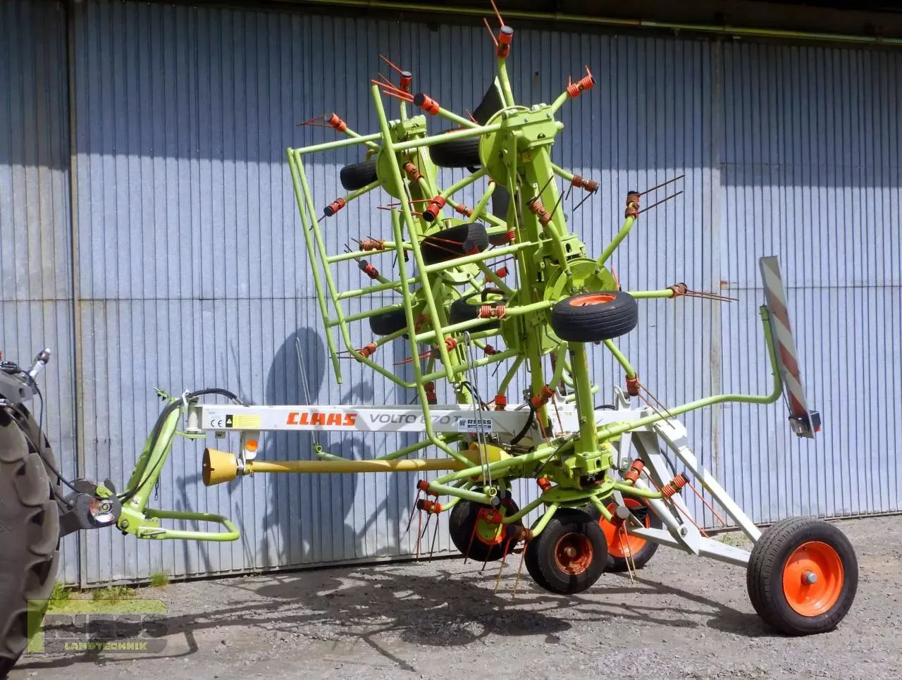 E-FARM: Claas Volto 870 T - Voltafieno - id GZ69ZJX - 9.490 € - Anno di costruzione: 2006 - Germania