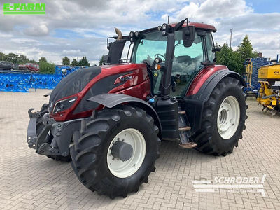 E-FARM: Valtra T254 - Tractor - id PFXKUKM - €79,885 - Year of construction: 2017 - Engine hours: 5,850,Engine power (HP): 254,Germany