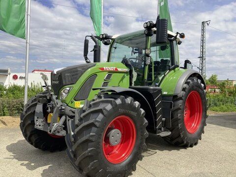 E-FARM: Fendt 718 Vario - Traktor - id 7UECQRN - 175.000 € - Baujahr: 2023 - Abgelesene Motorstunden: 872,Motorleistung (PS): 180,Deutschland