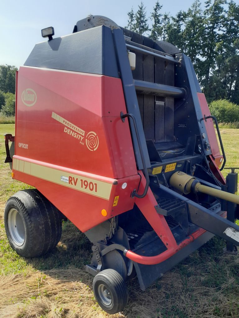 E-FARM: Vicon RV 1901 - Baler - id RRKIVNY - €9,000 - Year of construction: 2003 - Total number of bales produced: 20,461,France