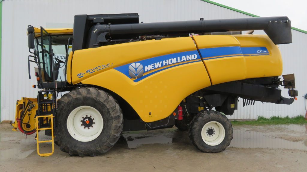 New Holland CX 6090 Laterale Kombajn zbożowy 118 000 €