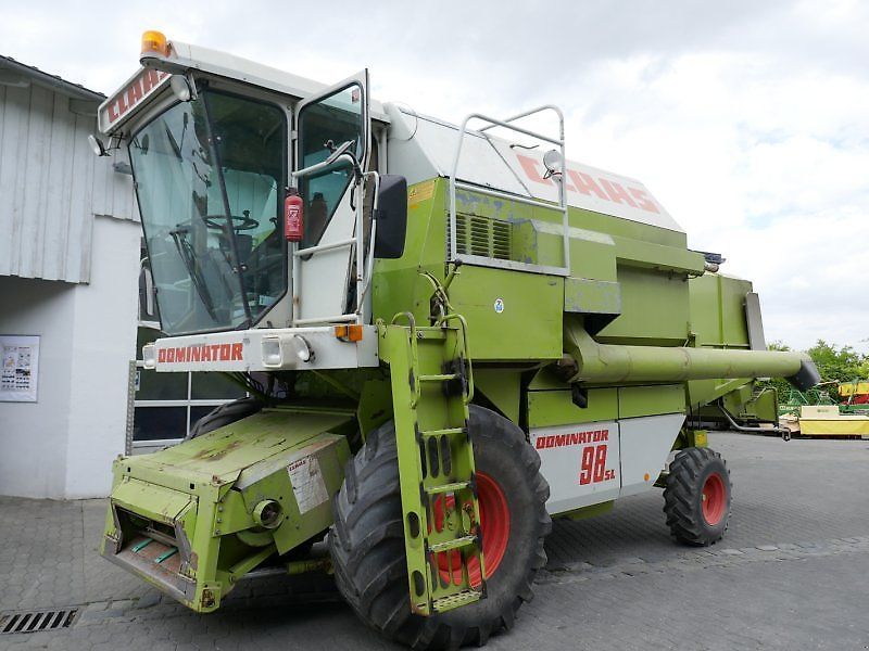 E-FARM: Claas dominator 98 sl - Kombainas - id A9YW8PZ - 29 400 € - Gamybos metai: 1987 - Variklio darbo valandos: 3 370,Variklio galia (AG): 170,Vokietija
