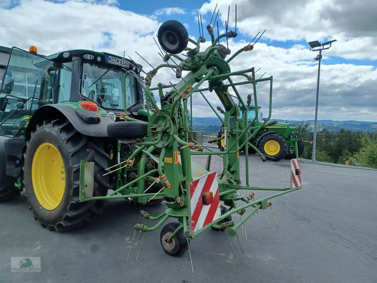 E-FARM: Krone kw 6.70/6 - Karuzelowy przetrząsacz do siana - id N8GKECP - 5900 € - Rok produkcji: 2003 - Niemcy