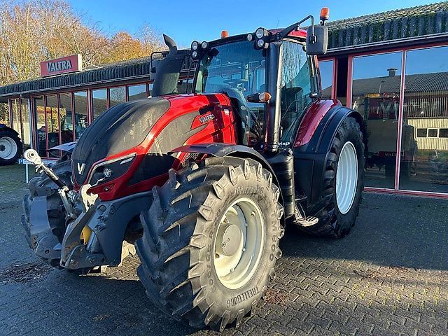 Valtra T234A Tractor €77,750