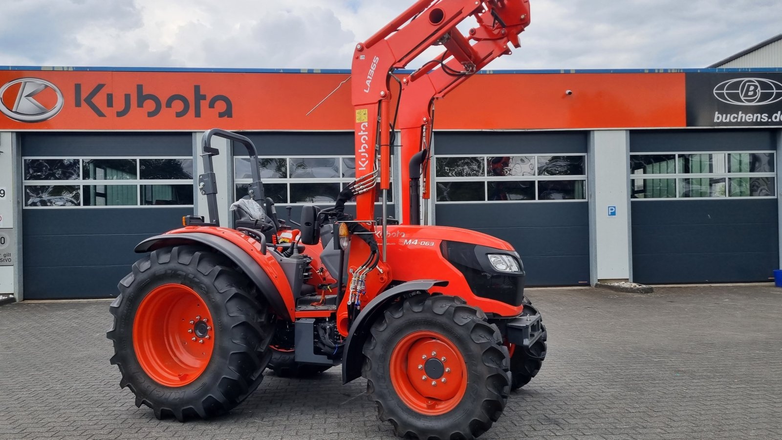 Kubota M4-061 tractor €37,900