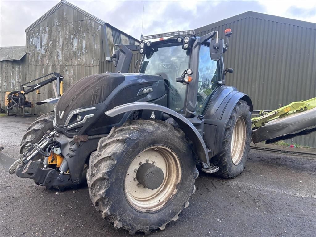 Valtra T 235 Tractor €85,377