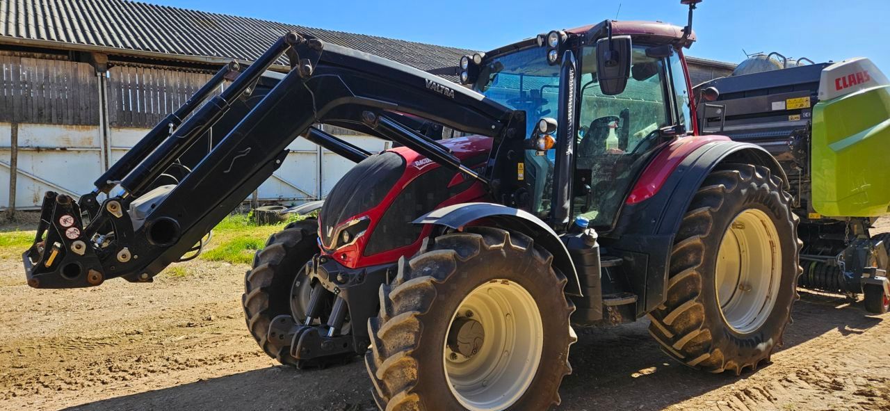 Valtra N 155 Tractor €82,000