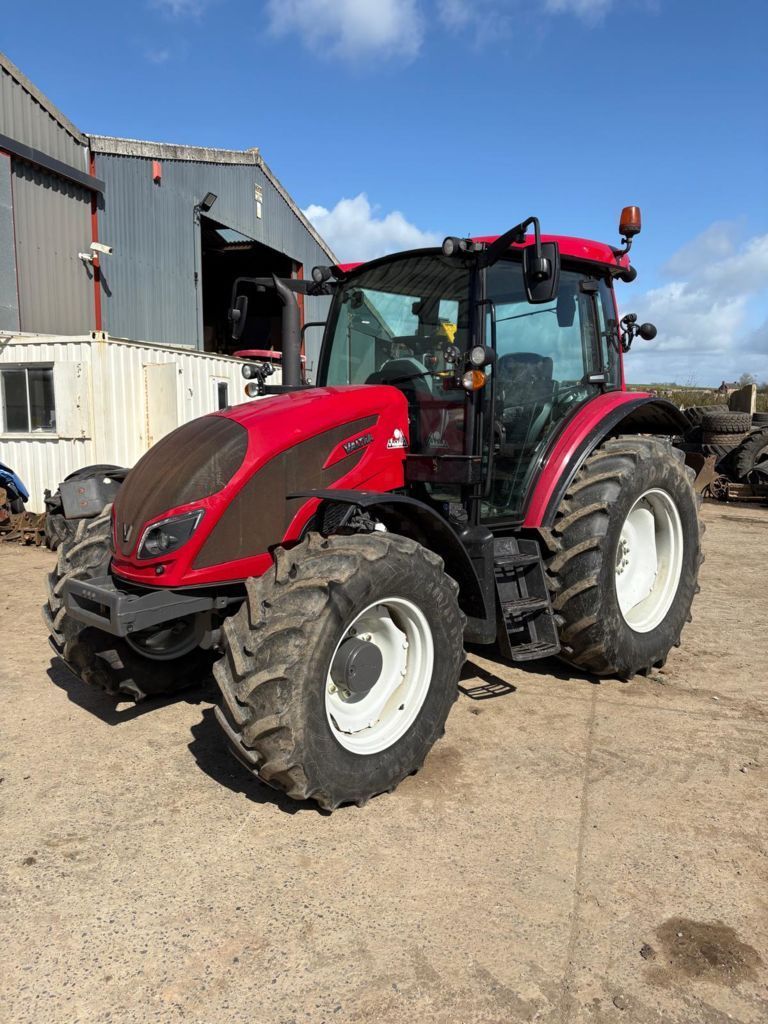 Valtra A 104 Traktor 42 916 €