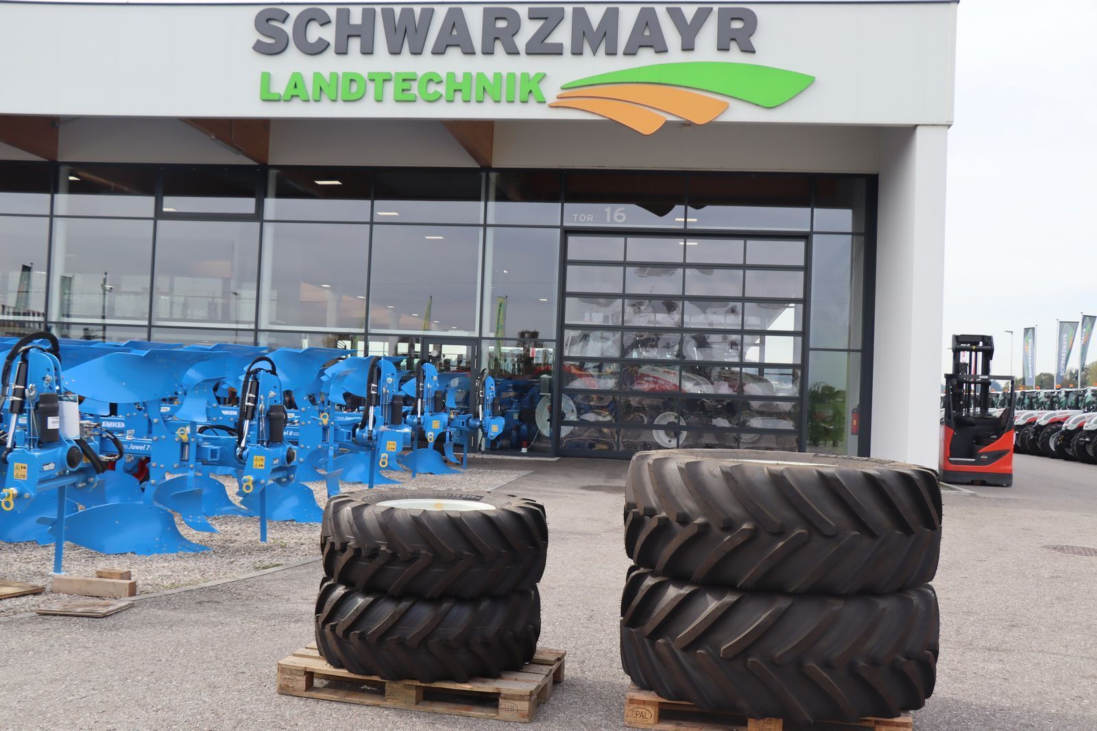 E-FARM: MICHELIN 540/65r28+380/75r20 - Wheel and track - id QSSIJQ3 - Austria