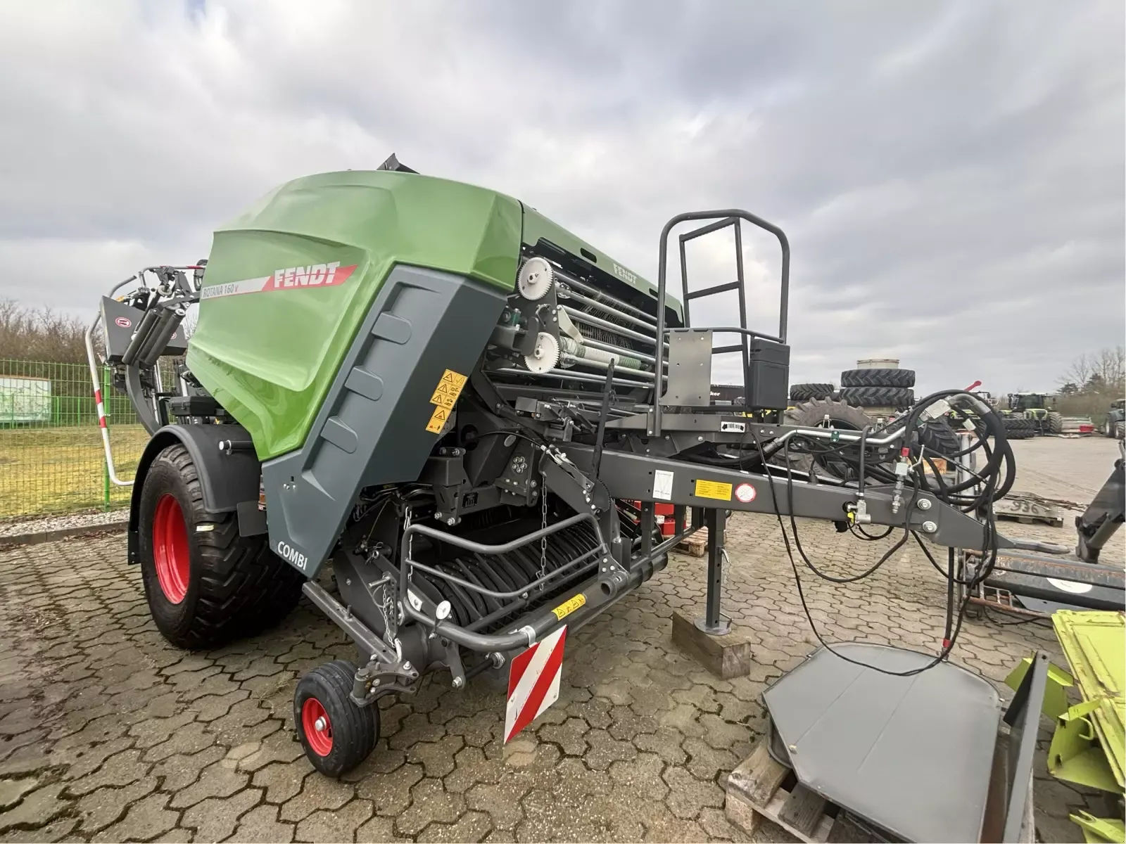 E-FARM: Fendt Rotana 160 V Combi - Empacadora - id KLLXCUR - 94.500 € - Año: 2024 - Alemania