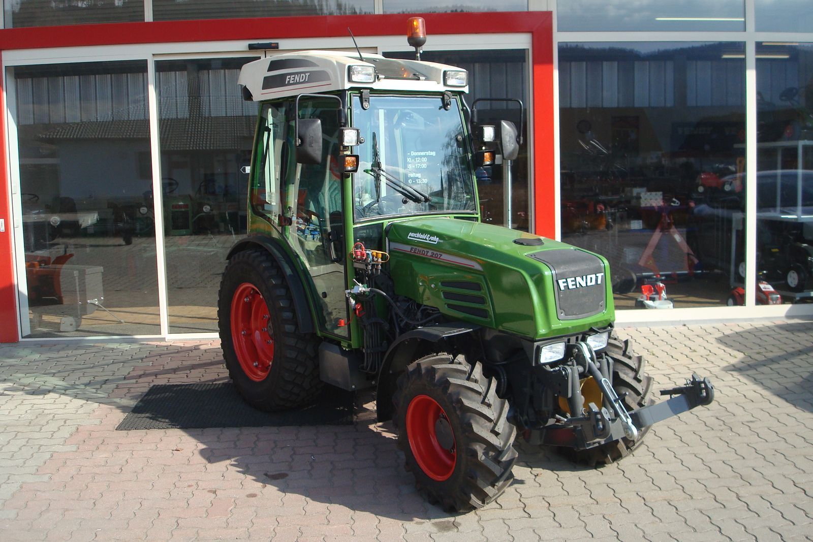 Fendt 207 V Traktor 40 417 €