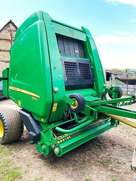E-FARM: John Deere 864 - Presse à balles - id ACBIGIN - 19 900 € - Année: 2011 - Allemagne