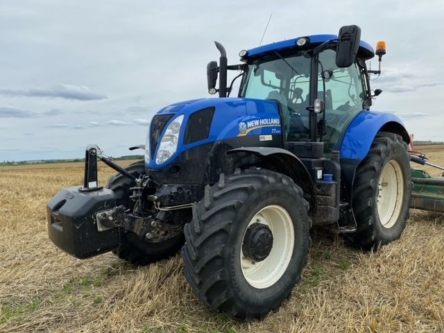 E-FARM: New Holland T7.200 - Traktor - id 3EKLS6K - 58.000 € - Baujahr: 2015 - Abgelesene Motorstunden: 3.547,Frankreich
