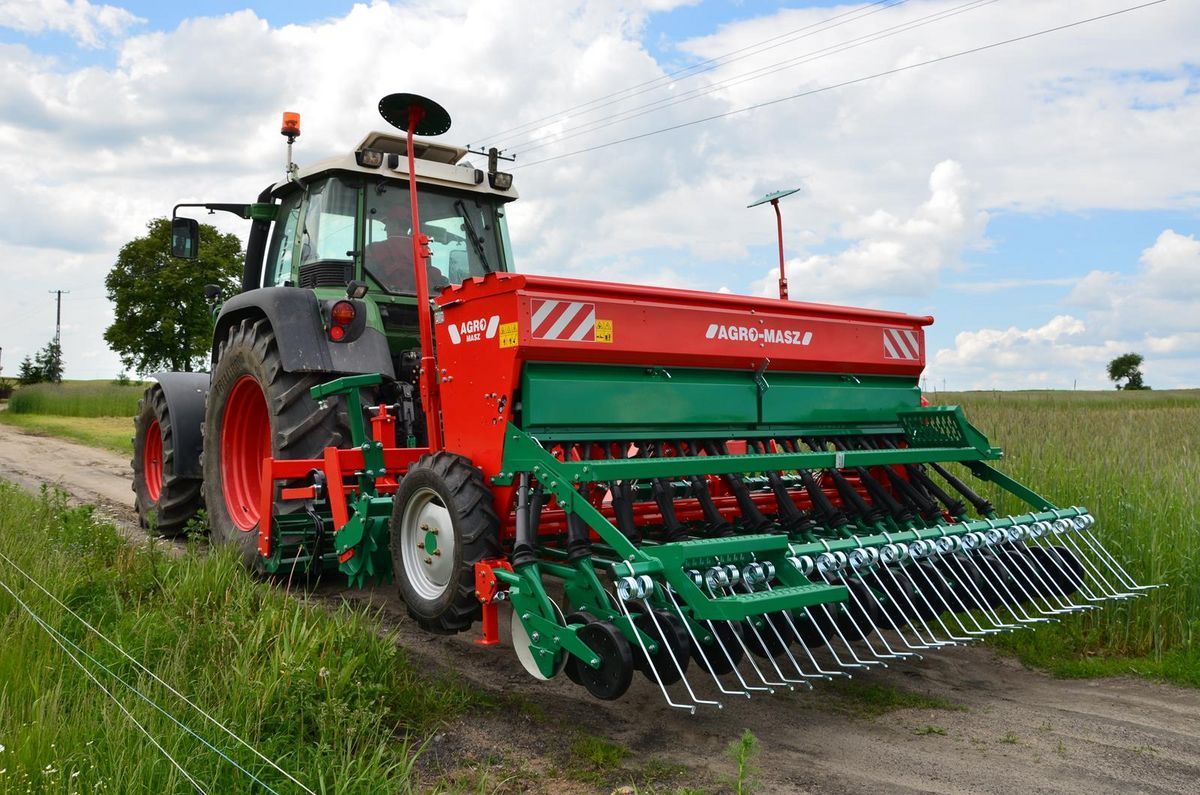 E-FARM: AGRO-MASZ sr300-scheibenschar-aktion - Siewnik rzędowy/agregat uprawowo-siewny - id KW8FYXJ - 9084 € - Austria
